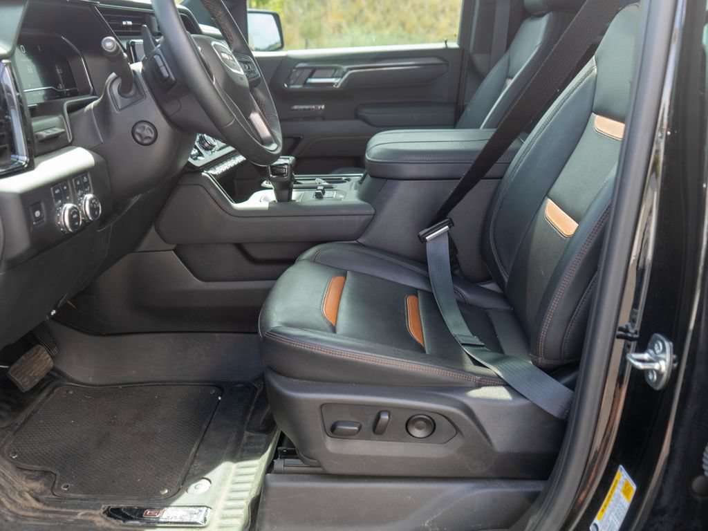 Used 2025 GMC Sierra 1500 AT4 w/ Technology Package AWD/4WD image 12