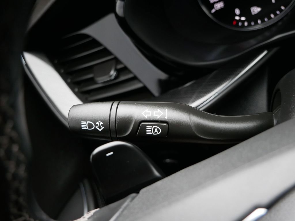 Used 2023 Buick Envision Essence image 25