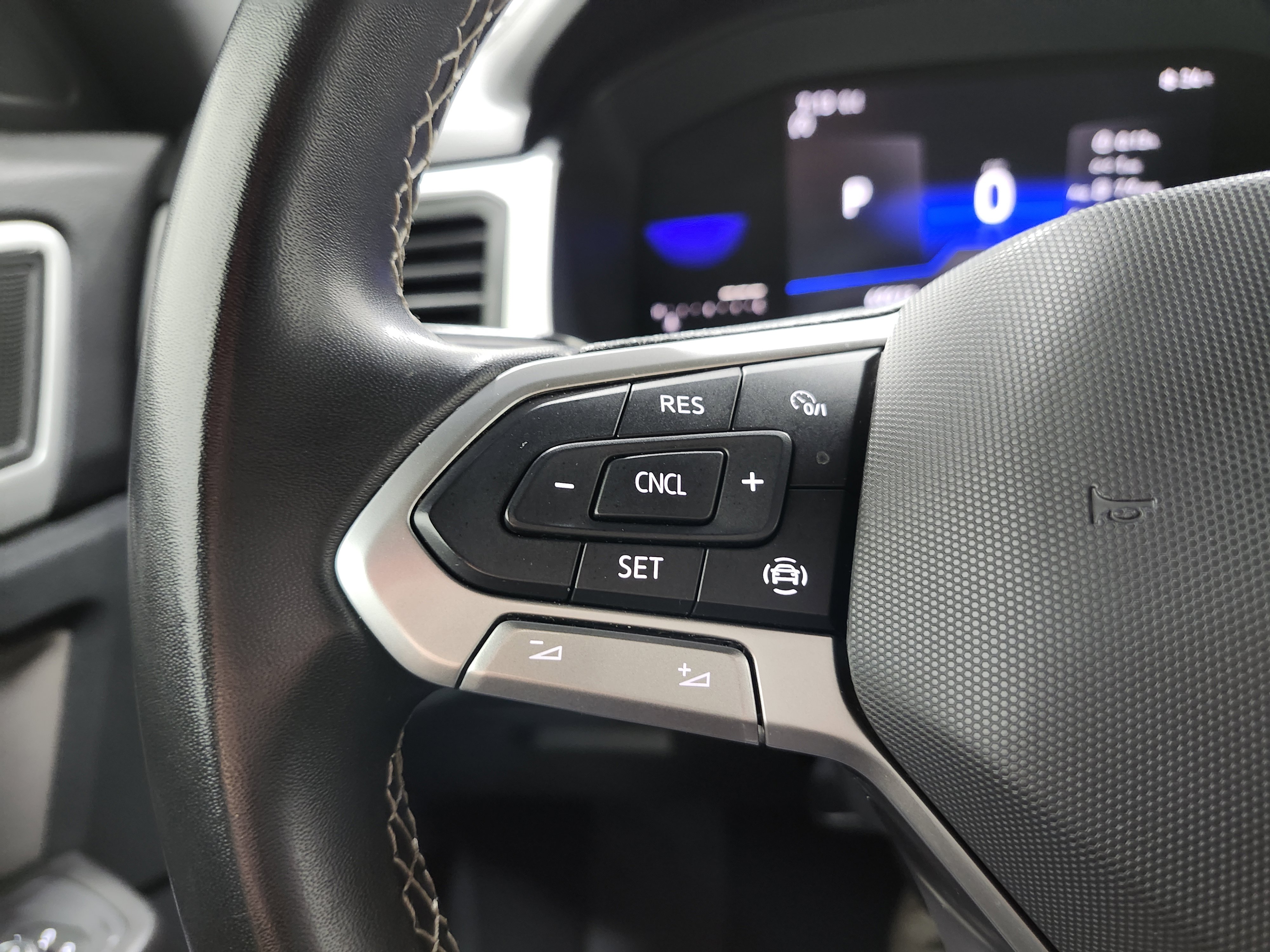 Used 2022 Volkswagen Atlas Cross Sport SE image 35