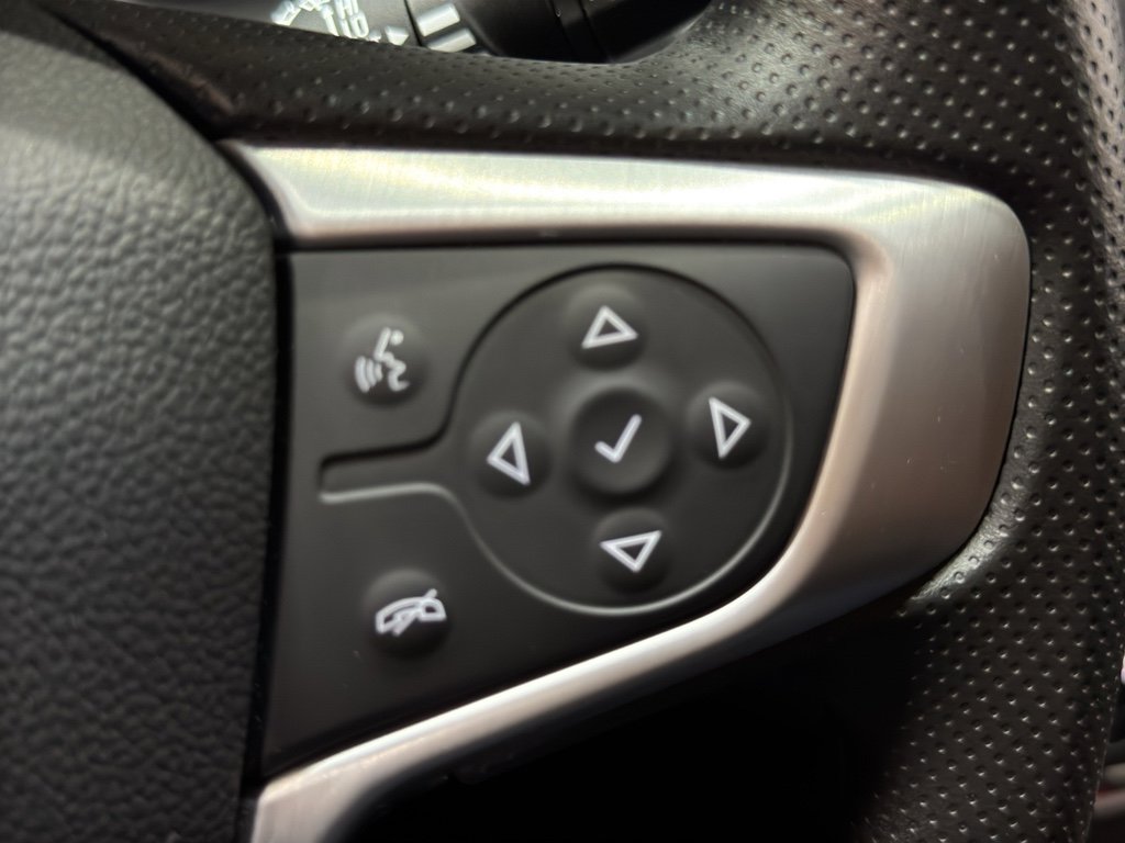 Used 2024 GMC Terrain SLE w/ Driver Convenience Package image 25
