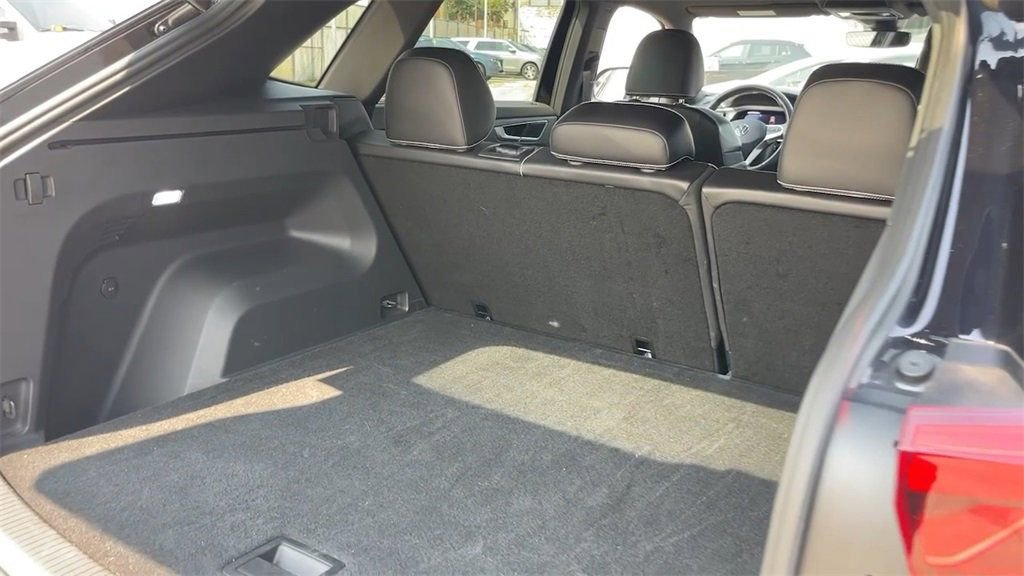 Used 2024 Volkswagen Atlas Cross Sport SE image 25