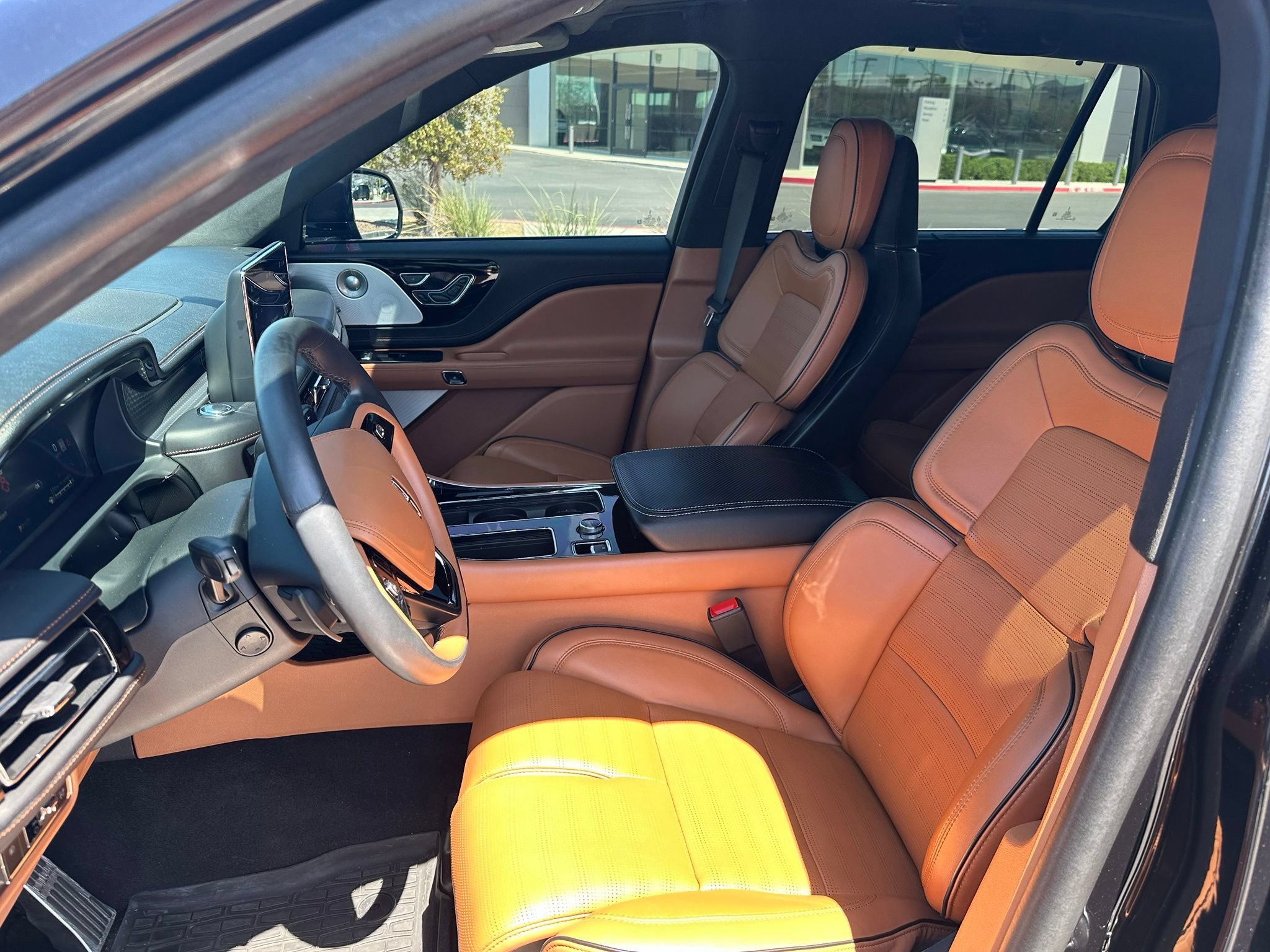 Used 2024 Lincoln Aviator Black Label w/ Dynamic Handling Package AWD/4WD image 16