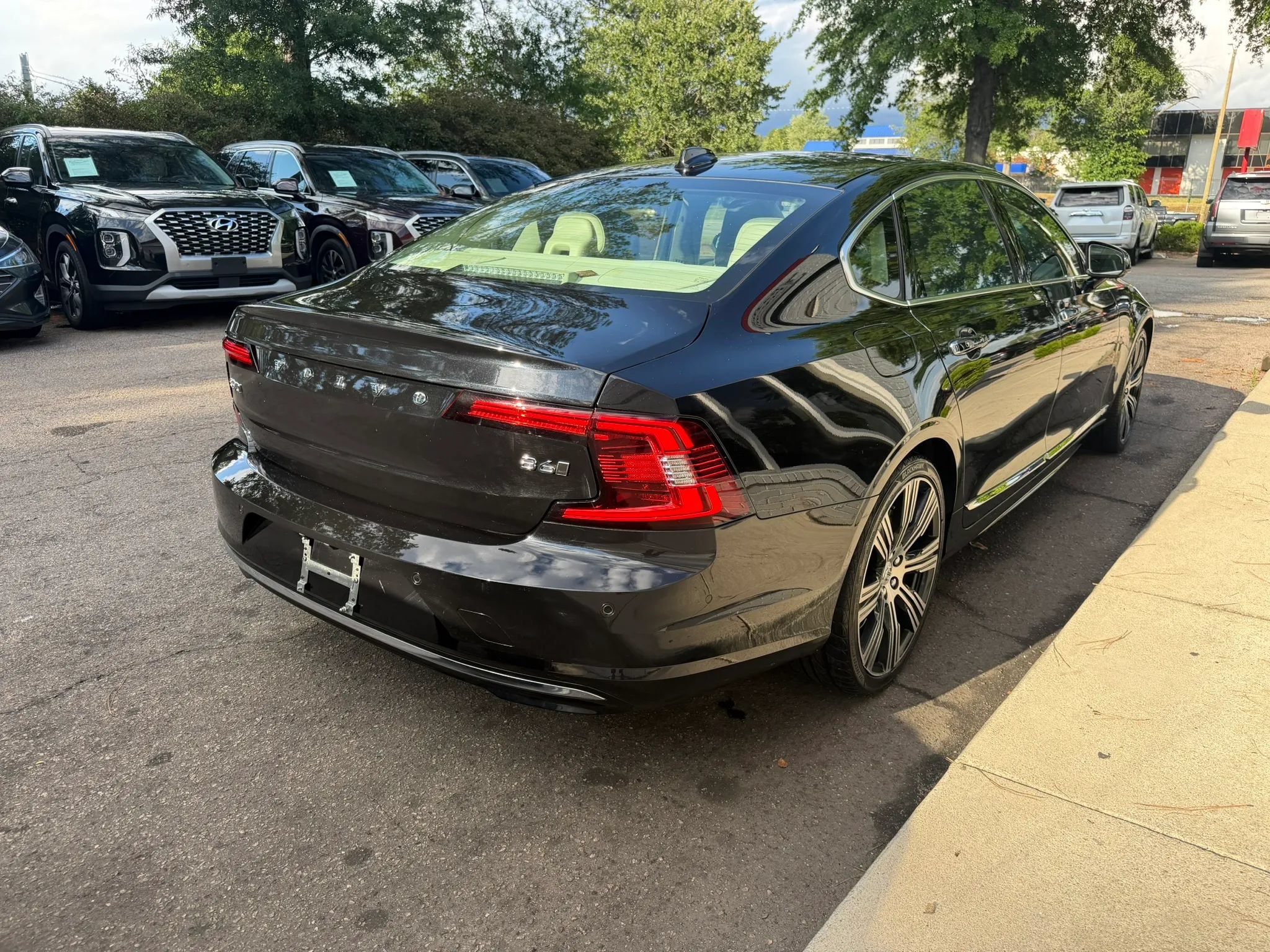 Used 2022 Volvo S90 B6 Inscription w/ Advanced Package AWD/4WD image 5