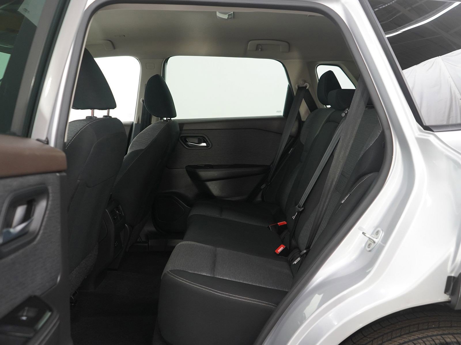 Used 2023 Nissan Rogue SV image 17