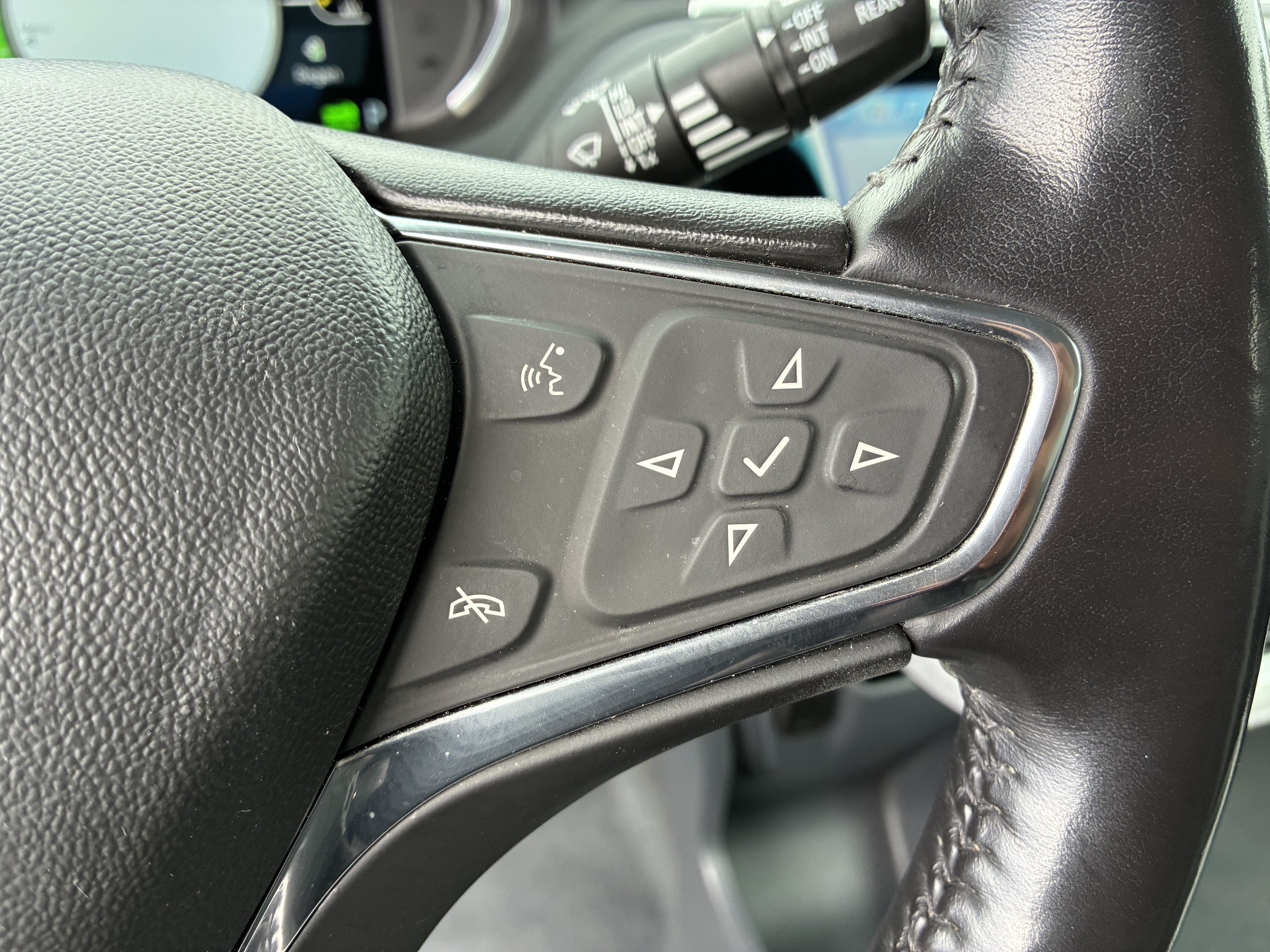 Used 2020 Chevrolet Bolt LT FWD image 27