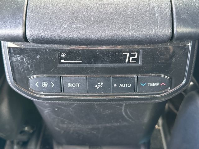 Used 2023 Toyota Highlander L FWD image 14
