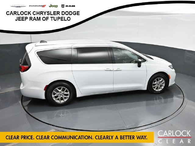 Used 2025 Chrysler Pacifica Select FWD image 48