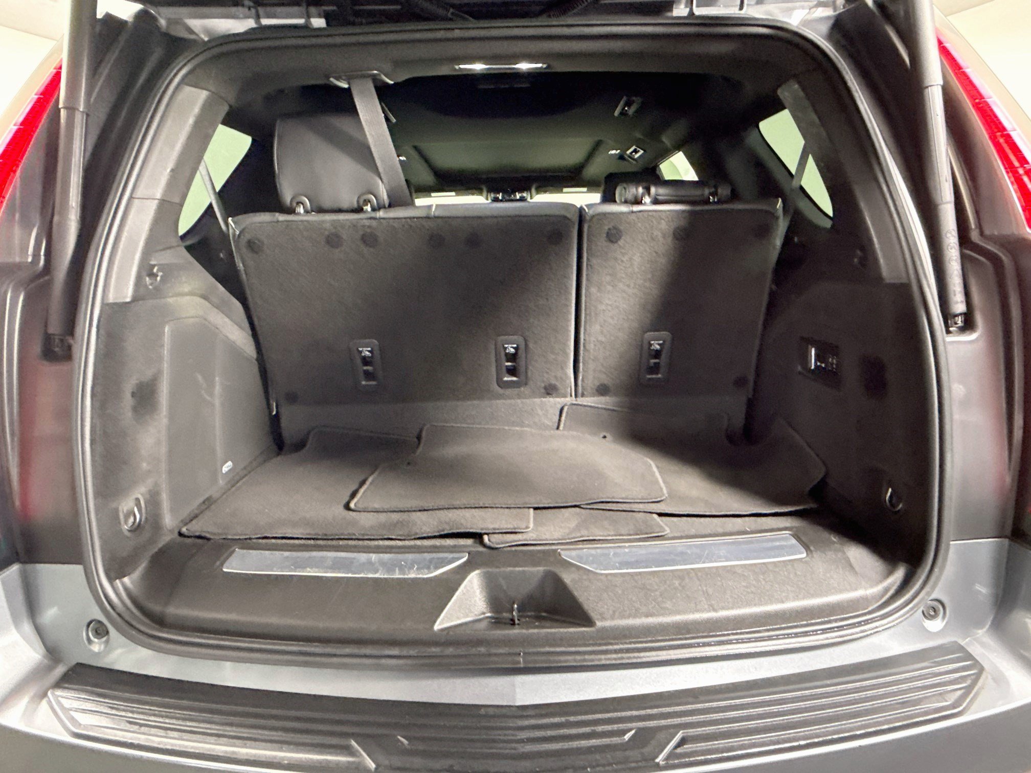 Used 2022 Cadillac Escalade Sport w/ Touring Package RWD image 35