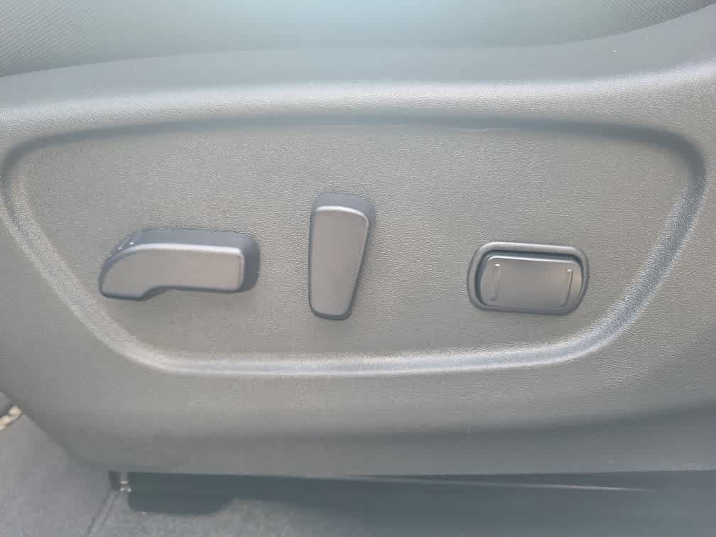Used 2018 Nissan Rogue SV AWD/4WD image 22