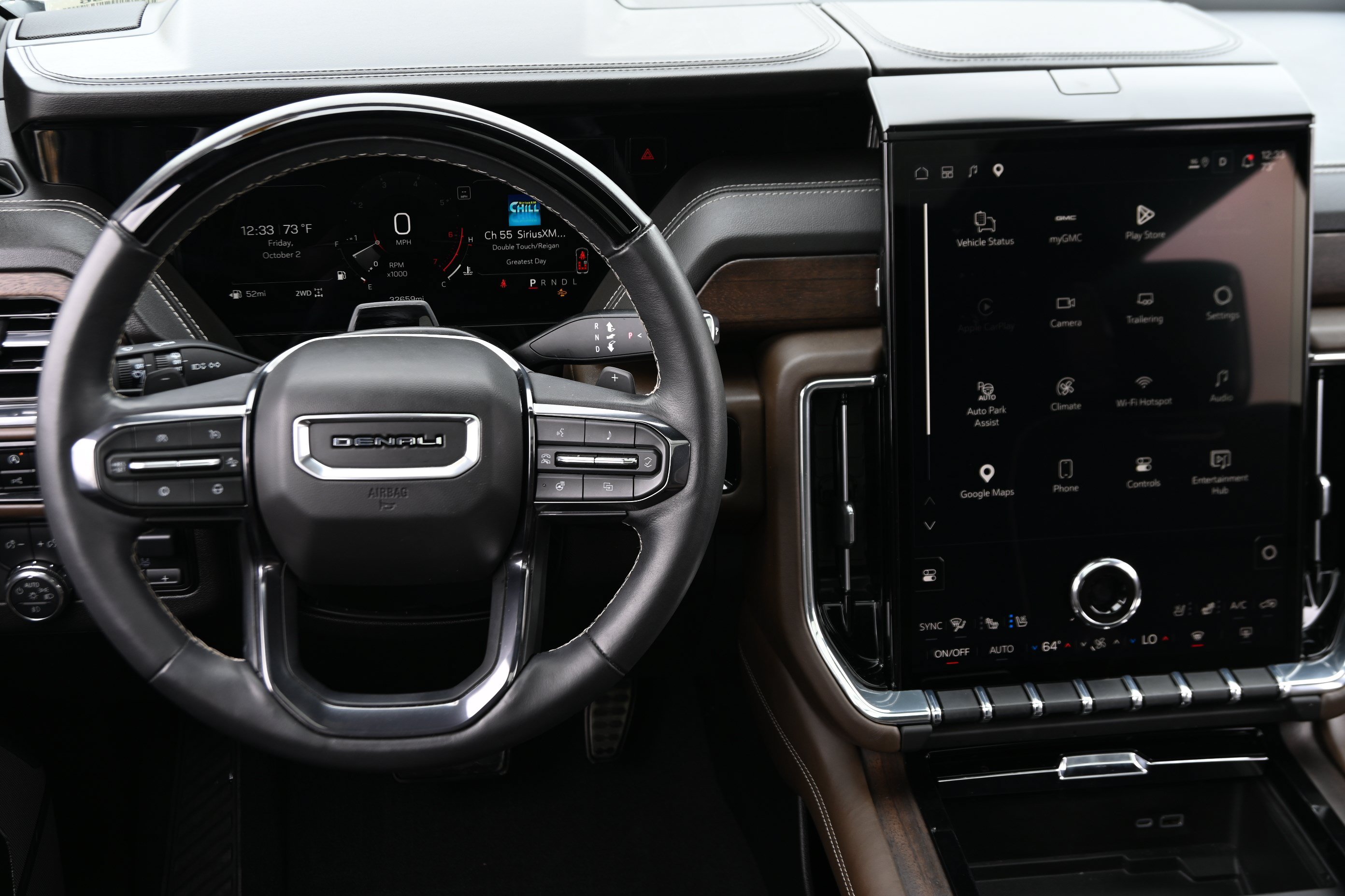 Used 2025 GMC Yukon Denali Ultimate AWD/4WD image 17