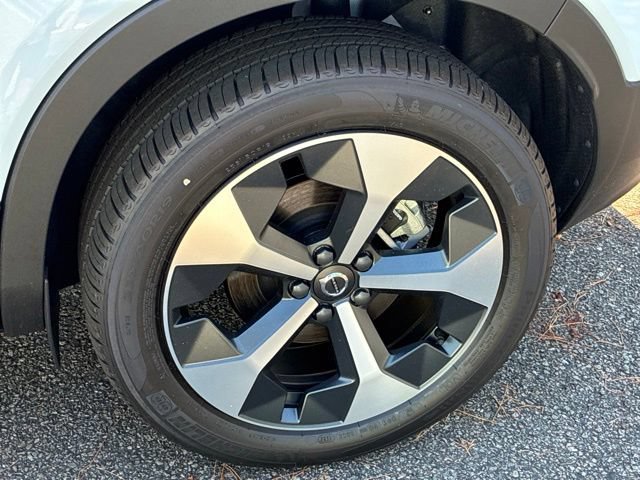 New 2026 Volvo XC40 B5 Plus w/ Protection Package Premier AWD/4WD image 13