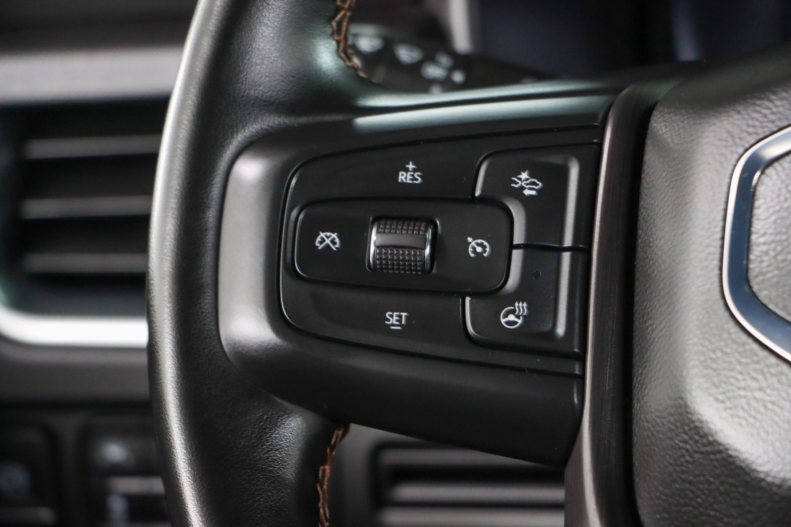 Used 2024 GMC Yukon AT4 AWD/4WD image 14
