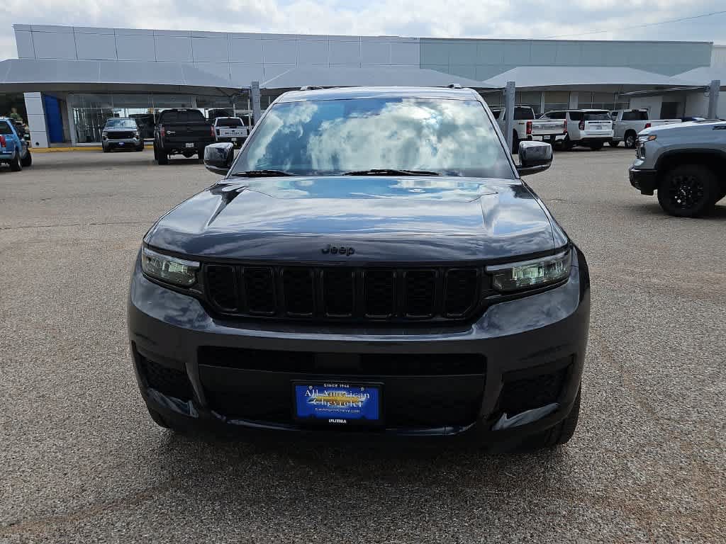 Used 2025 Jeep Grand Cherokee L Laredo RWD image 3