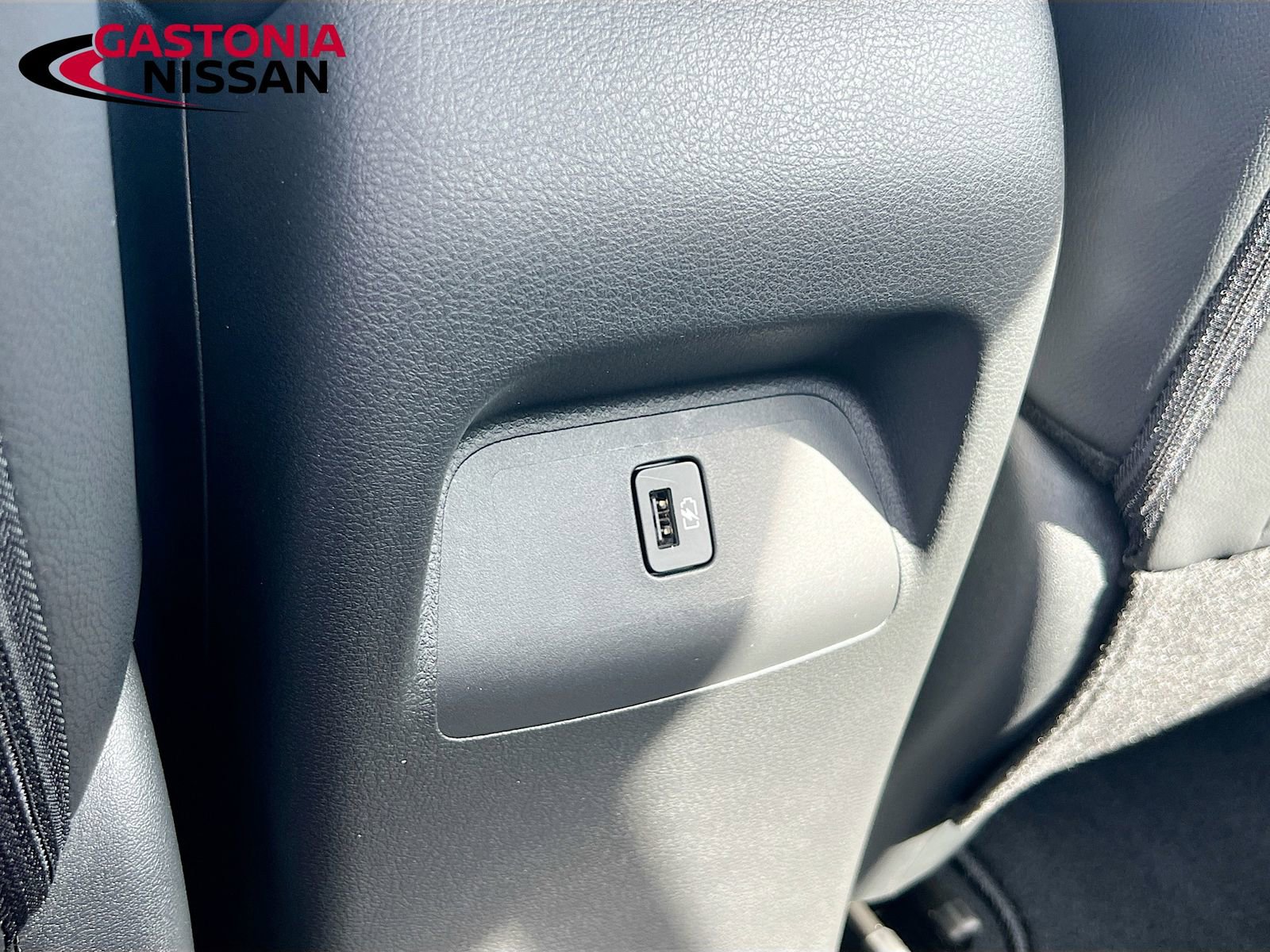 Used 2025 Nissan Sentra SR w/ SR Premium Package image 33