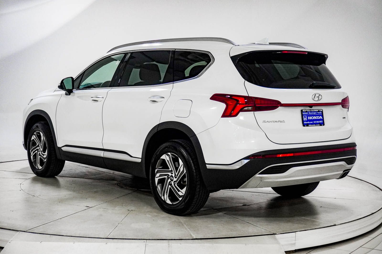 Used 2022 Hyundai Santa Fe SEL w/ Convenience + Premium Package AWD/4WD image 4