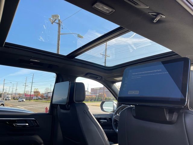 New 2026 Chevrolet Suburban Premier AWD/4WD image 8