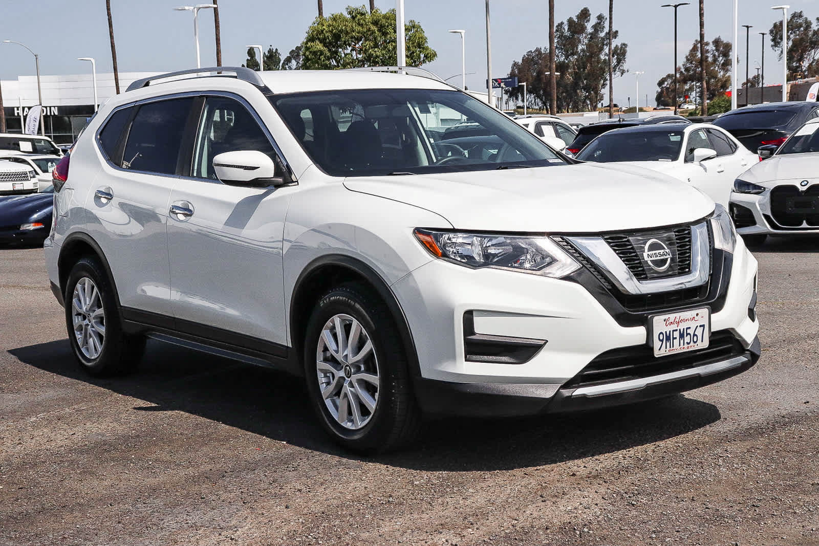 Used 2017 Nissan Rogue SV FWD image 3