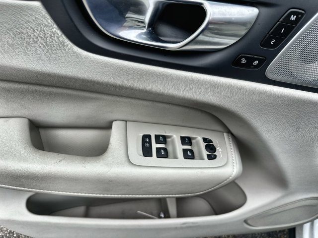 Used 2023 Volvo XC60 T8 Ultimate w/ Climate Package AWD/4WD image 22