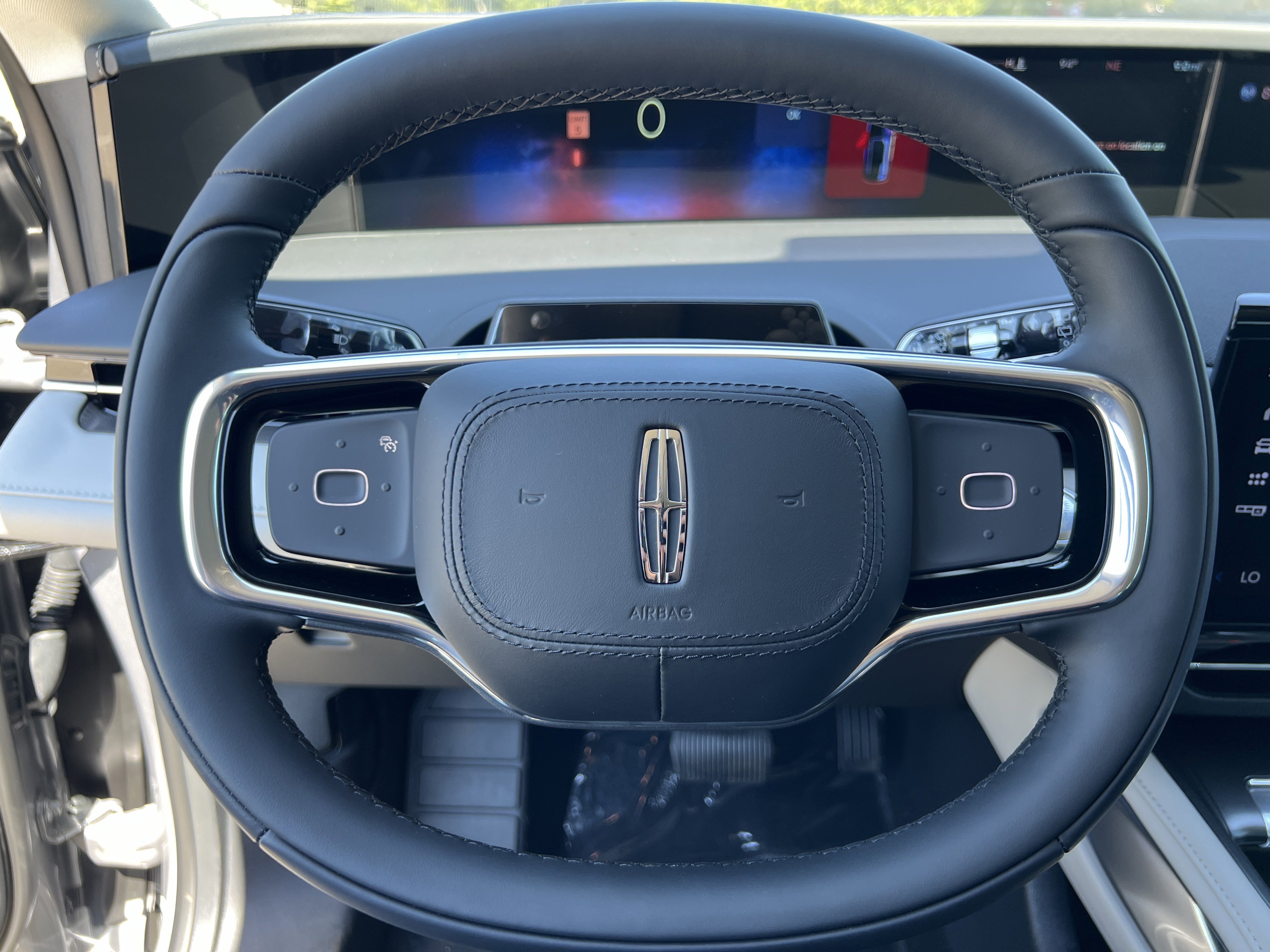 New 2025 Lincoln Nautilus Premier w/ Equipment Group 102A image 17