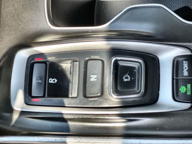 Used 2018 Honda Accord Touring image 16