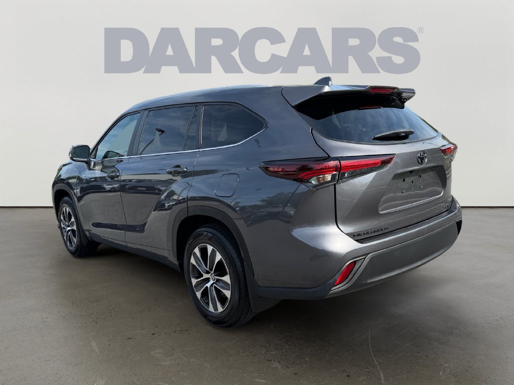 Used 2024 Toyota Highlander XLE AWD/4WD image 4