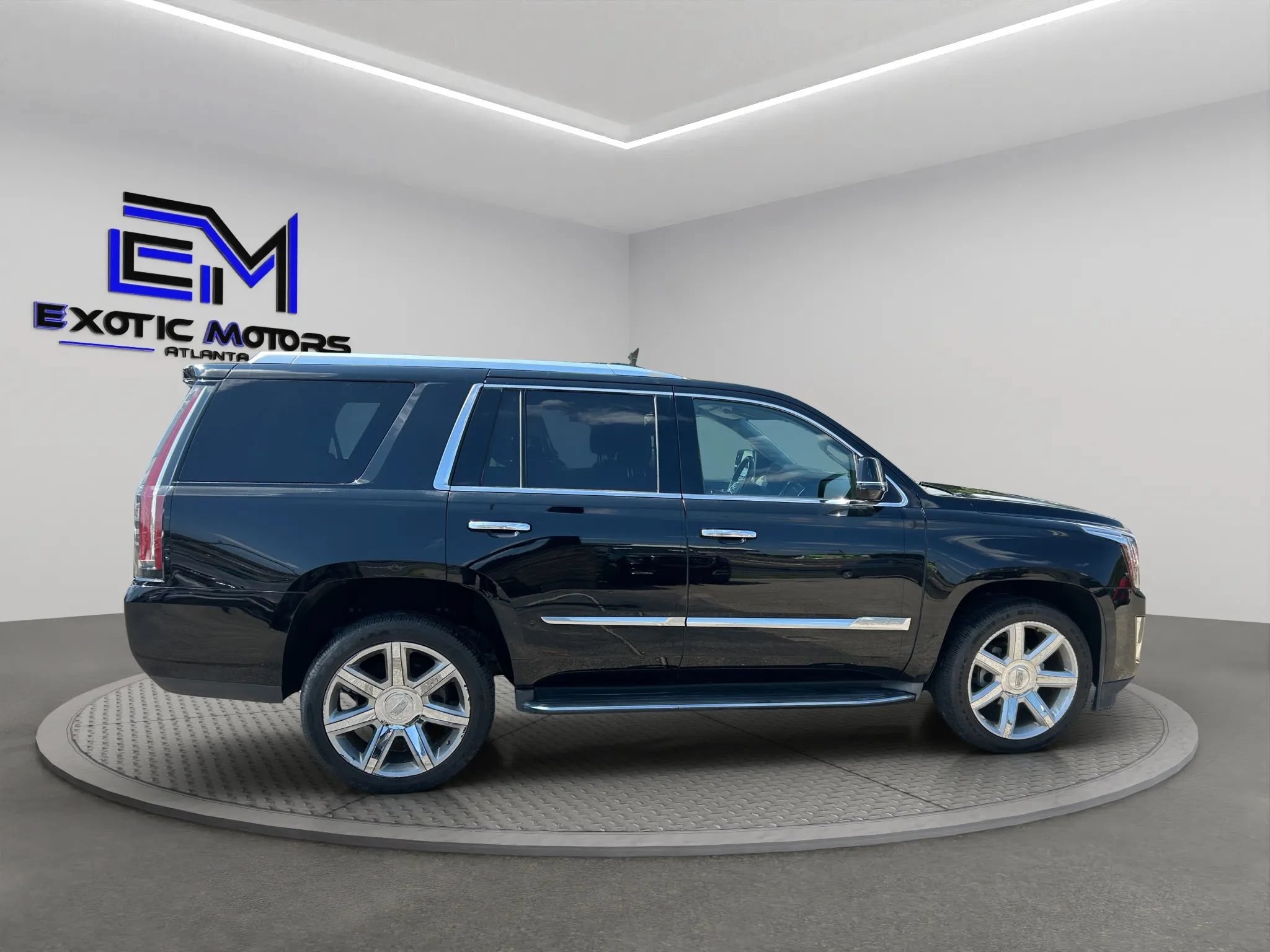 Used 2016 Cadillac Escalade Luxury RWD image 5