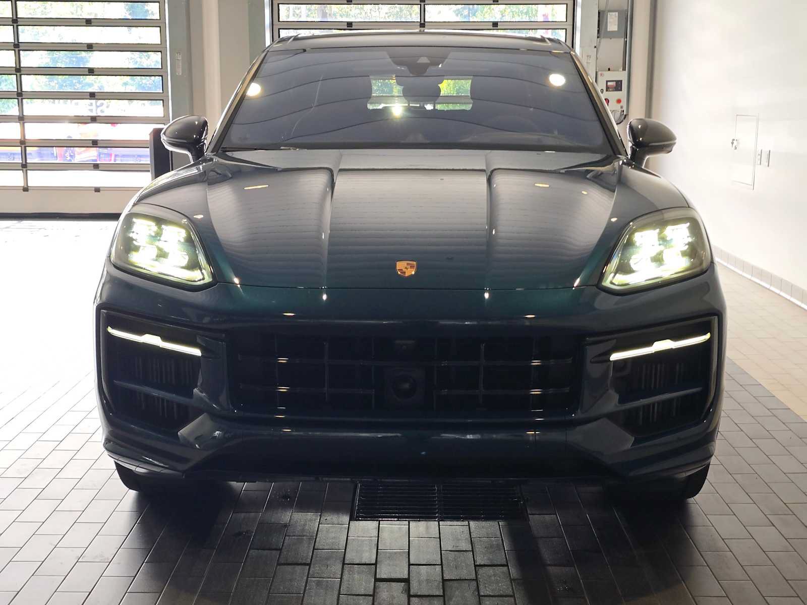 Used 2025 Porsche Cayenne GTS AWD/4WD image 10