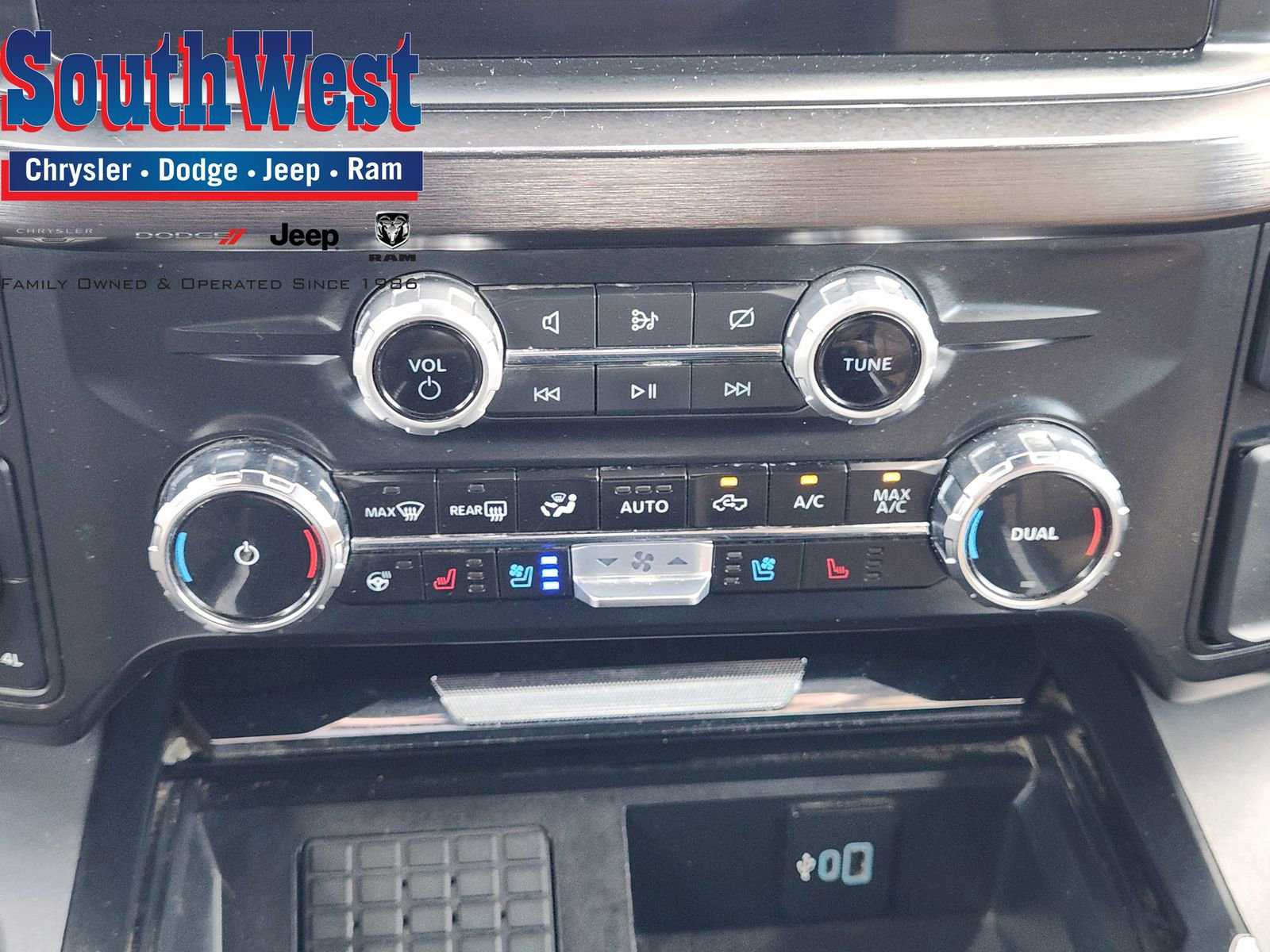 Used 2024 Ford F450 Lariat w/ Lariat Ultimate Package image 19