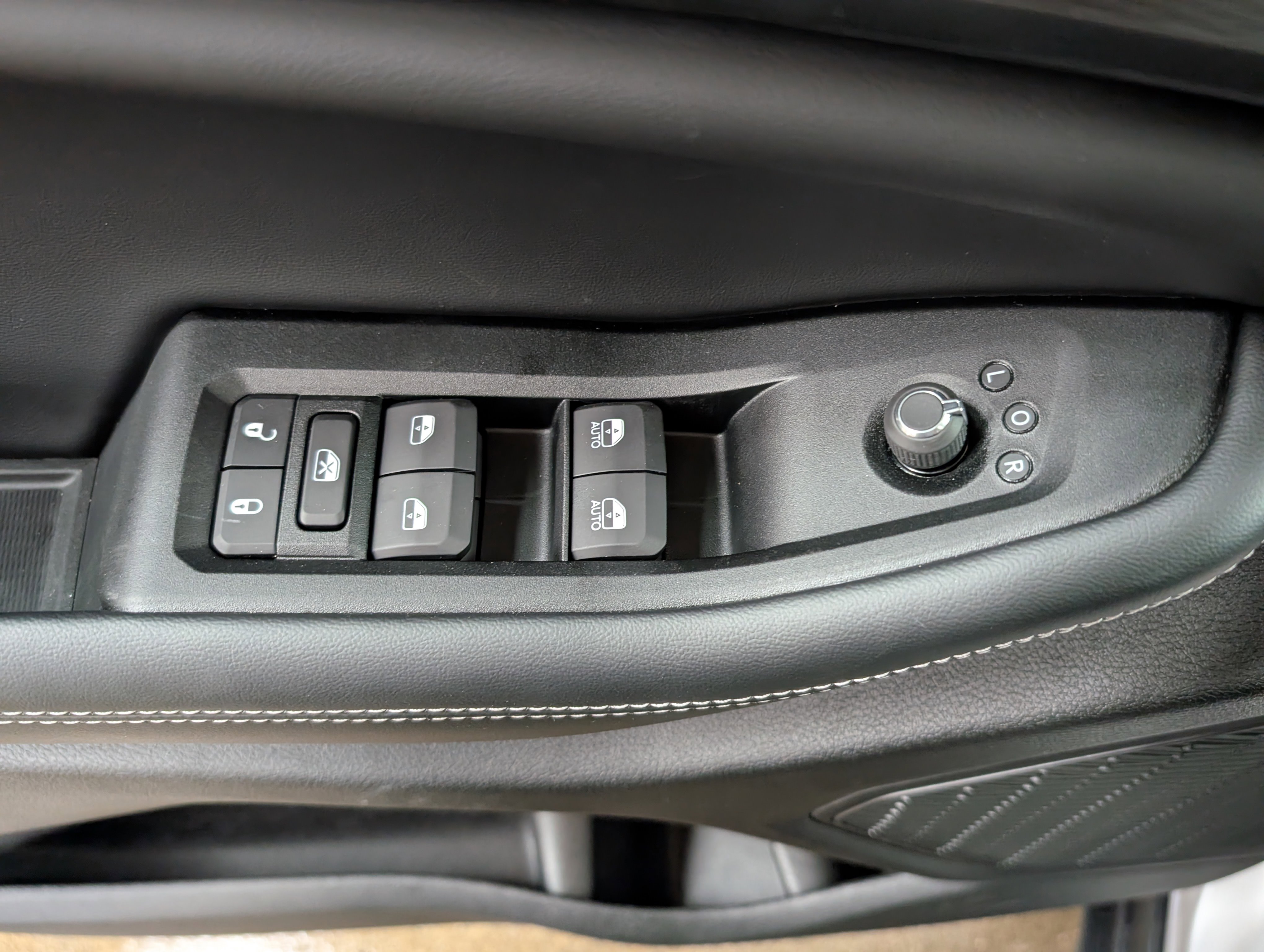 New 2025 Jeep Grand Cherokee Laredo X w/ Trailer Tow Package image 14