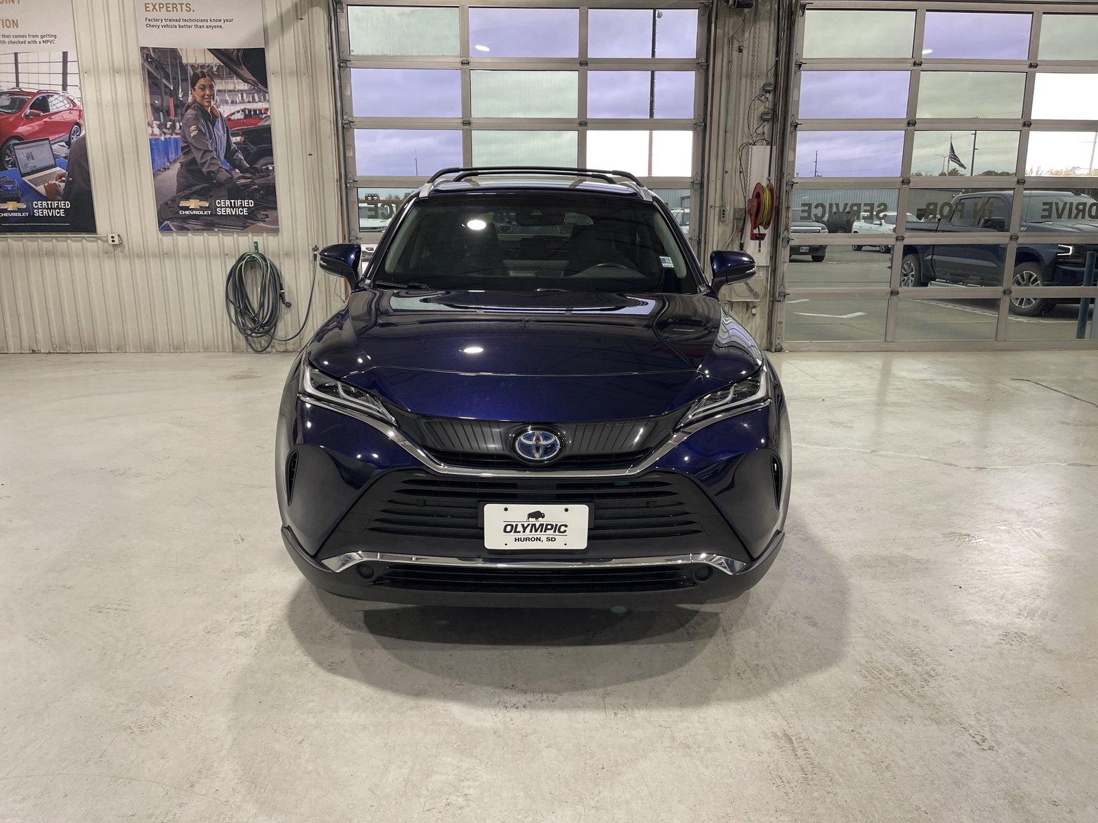 Used 2022 Toyota Venza XLE AWD/4WD image 3