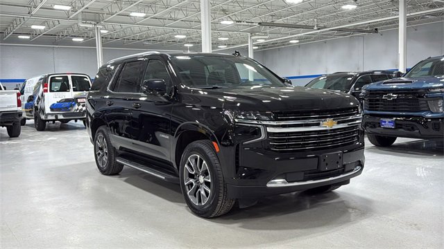 Used 2022 Chevrolet Tahoe LT w/ Luxury Package image 2