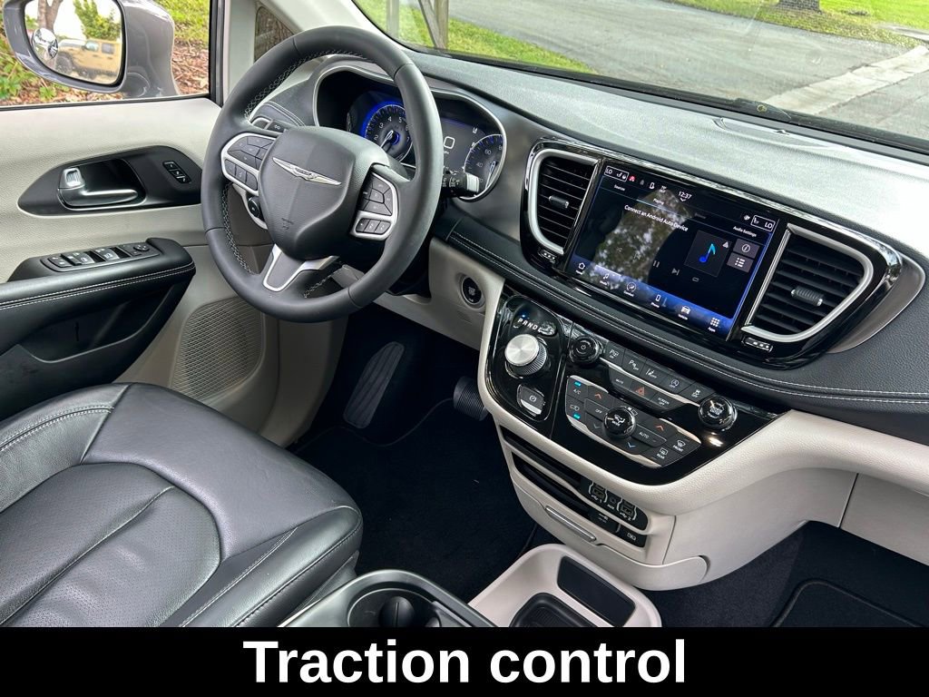 Certified 2022 Chrysler Pacifica Touring-L image 11