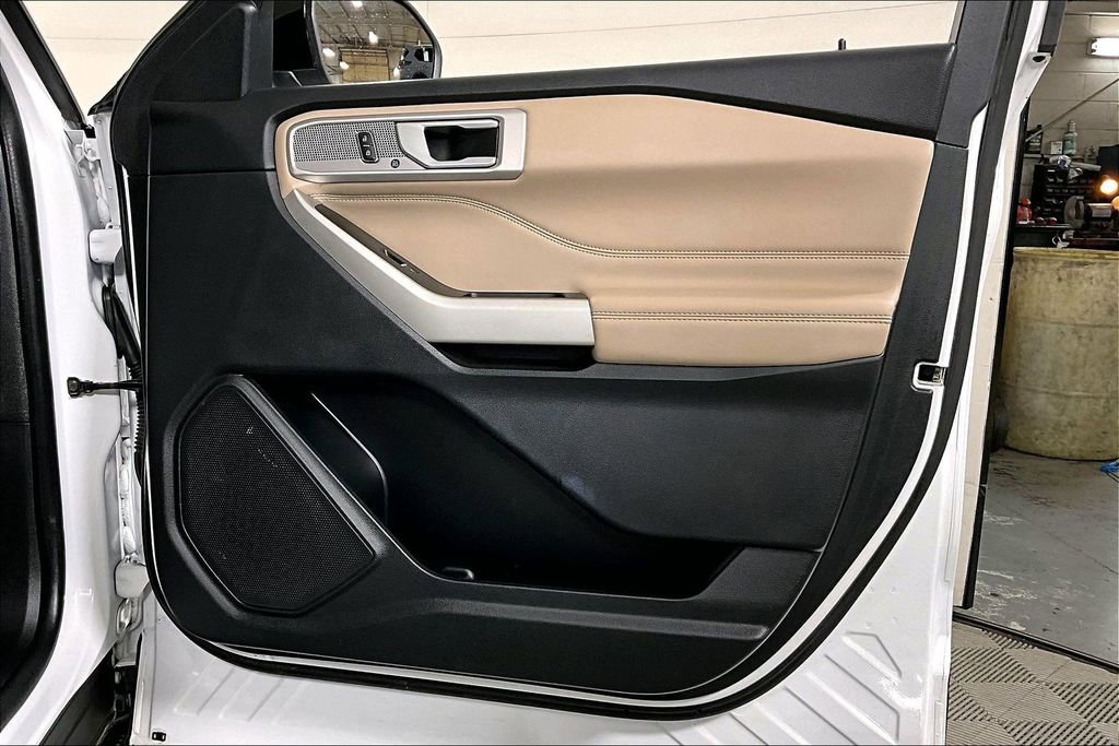 Used 2021 Ford Explorer Limited w/ Equipment Group 301A image 24