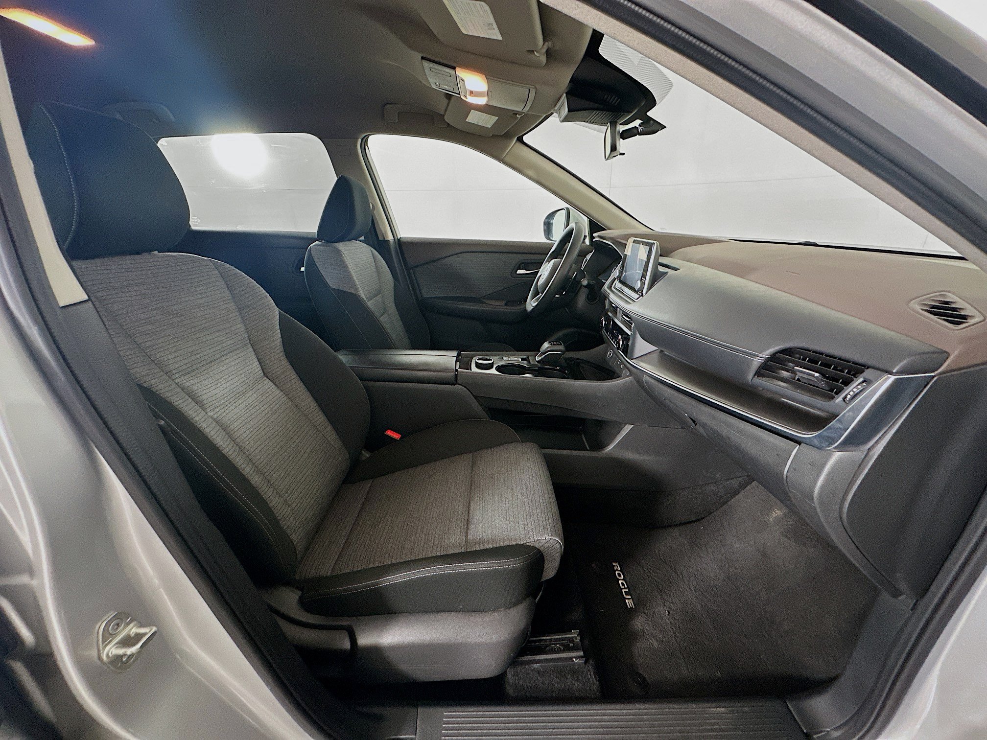 Used 2023 Nissan Rogue SV AWD/4WD image 29