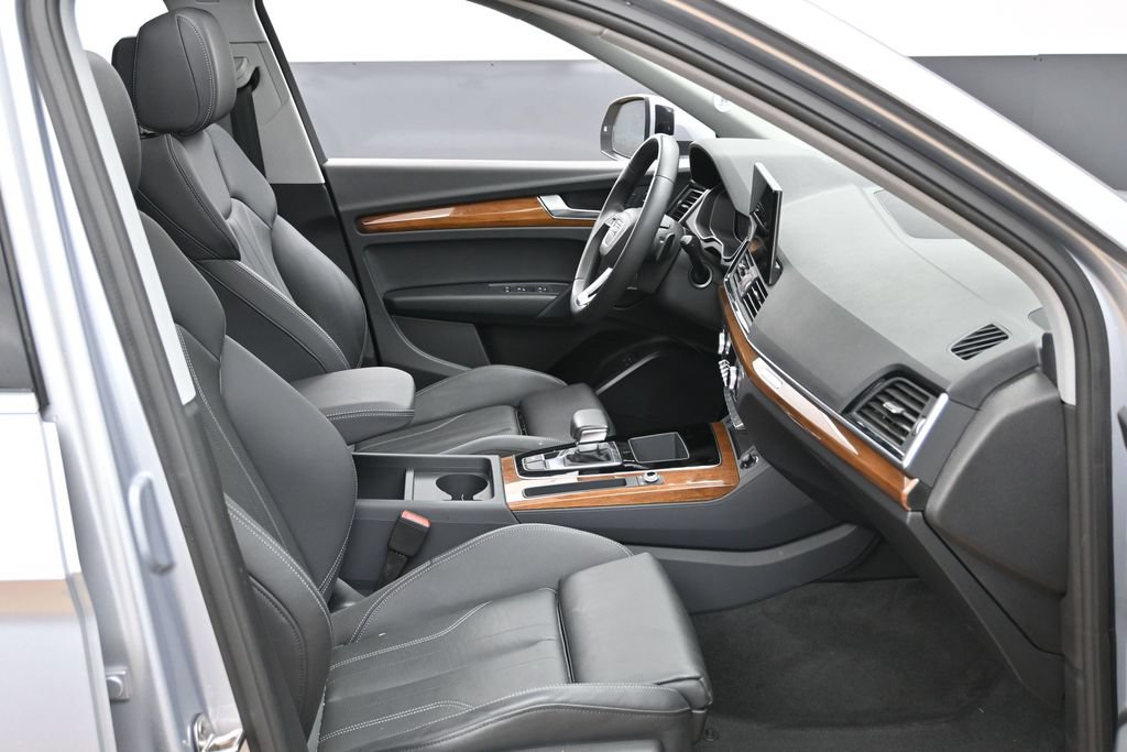 Used 2024 Audi Q5 e Premium w/ Convenience Package AWD/4WD image 23