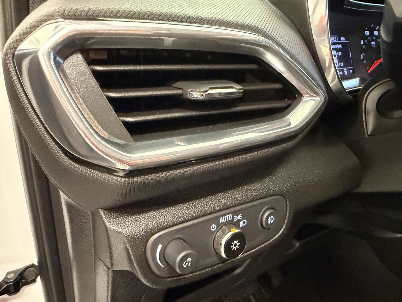 Used 2021 Chevrolet TrailBlazer LT w/ Convenience Package AWD/4WD image 31