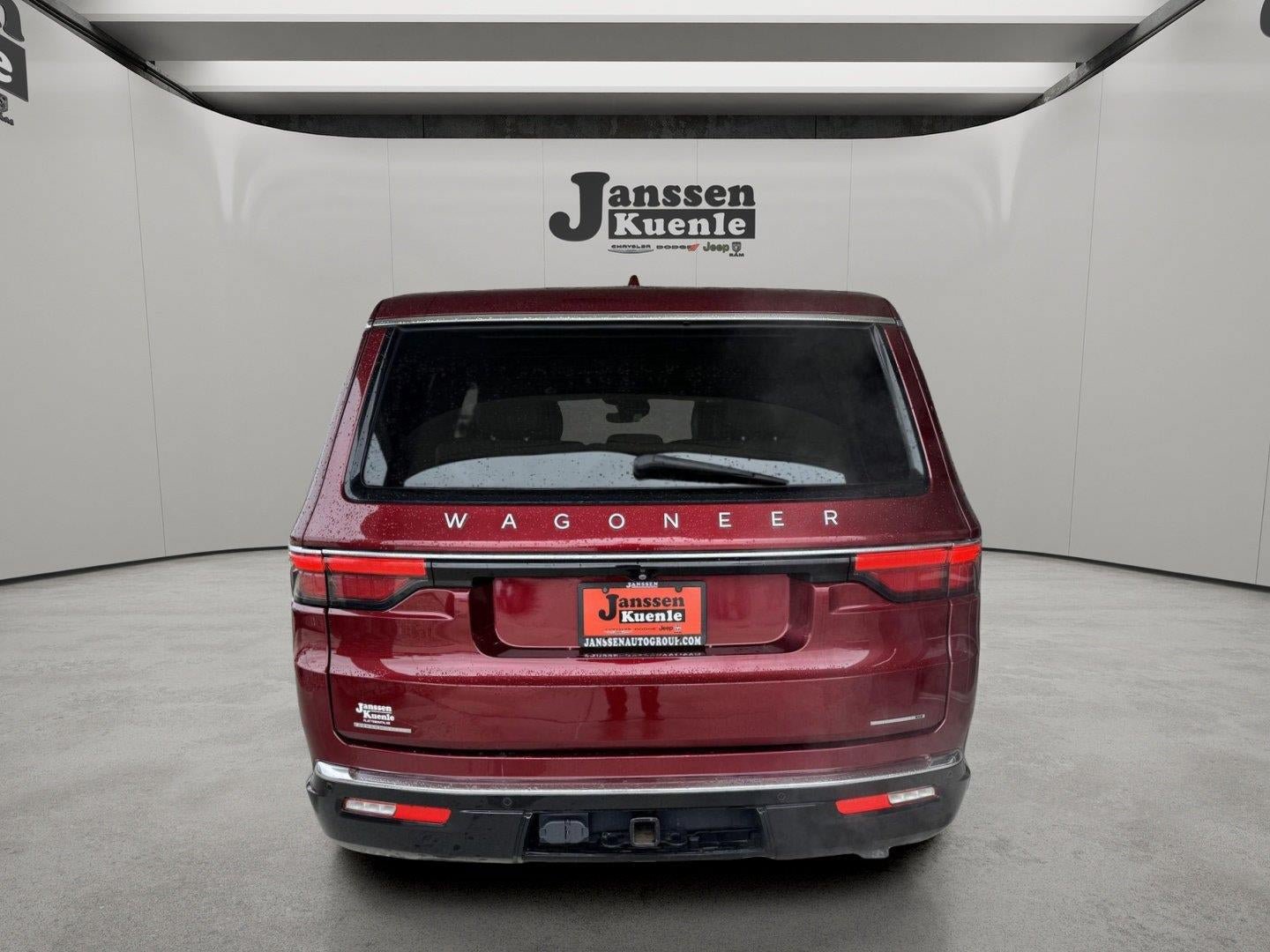 Used 2022 Jeep Wagoneer Series III w/ Premium Group I AWD/4WD image 2