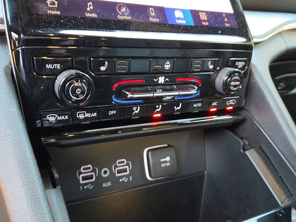 Used 2025 Jeep Grand Cherokee Limited AWD/4WD image 22