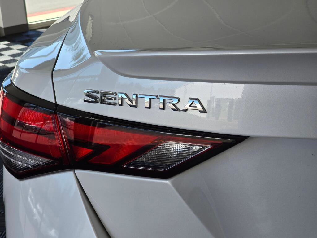 Used 2023 Nissan Sentra SR w/ SR Premium Package image 13