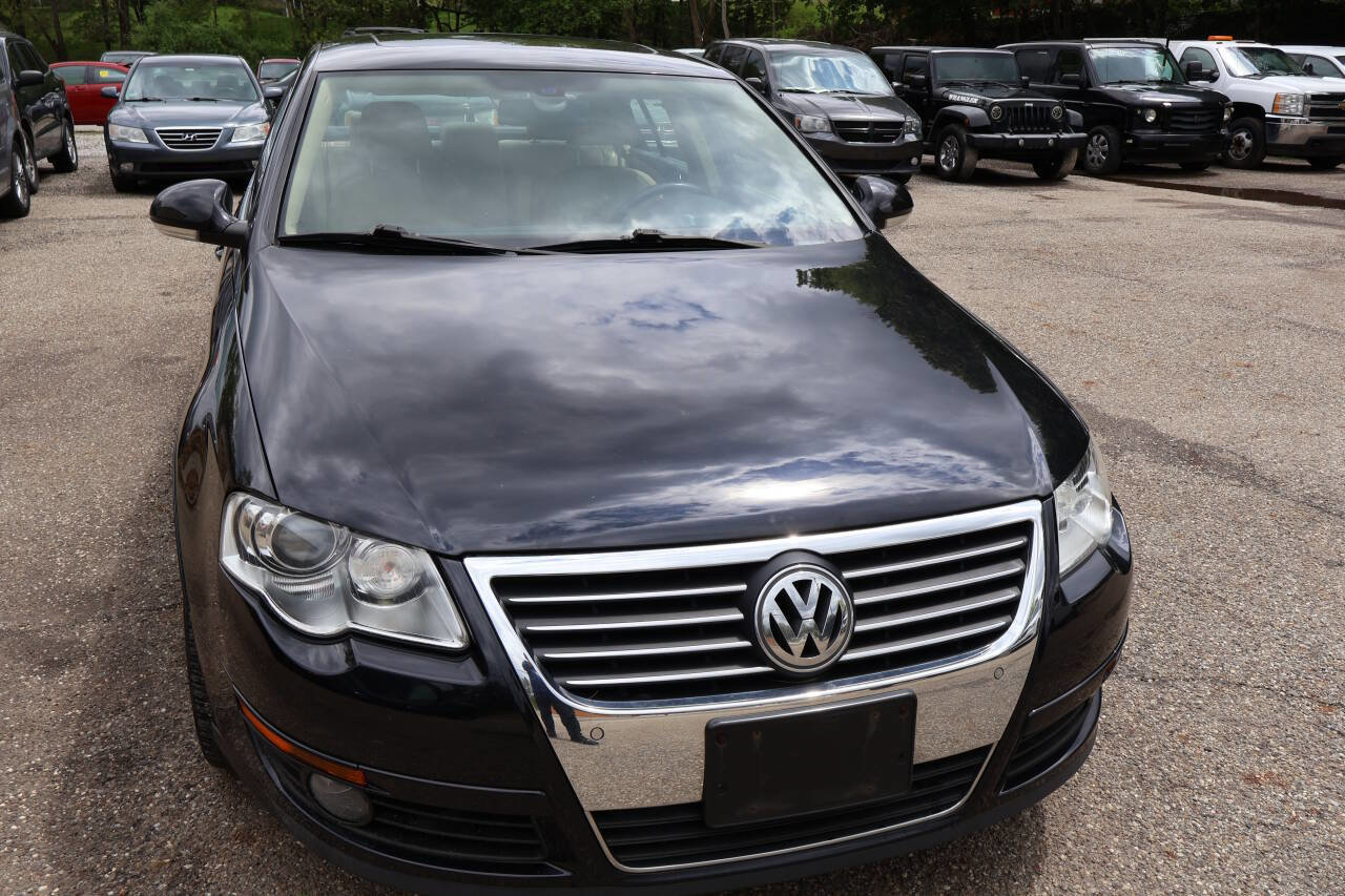 Used 2008 Volkswagen Passat VR6 FWD image 2
