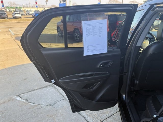 Used 2019 Chevrolet Trax LT w/ LT Convenience Package image 14