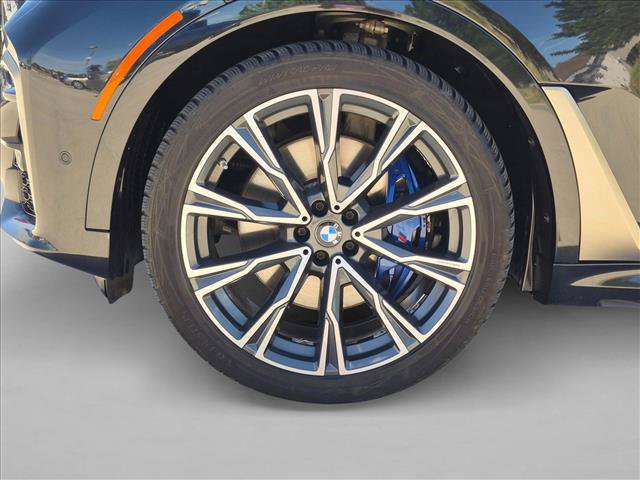 Used 2022 BMW X7 M50i w/ Executive Package AWD/4WD image 25