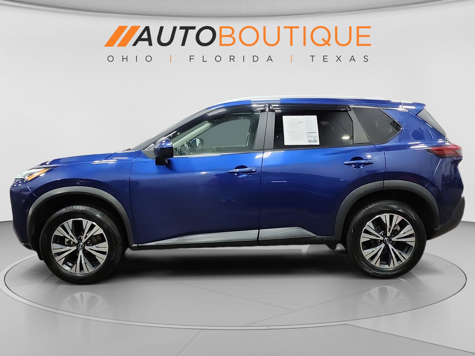 Used 2023 Nissan Rogue SV w/ SV Premium B Package FWD image 2