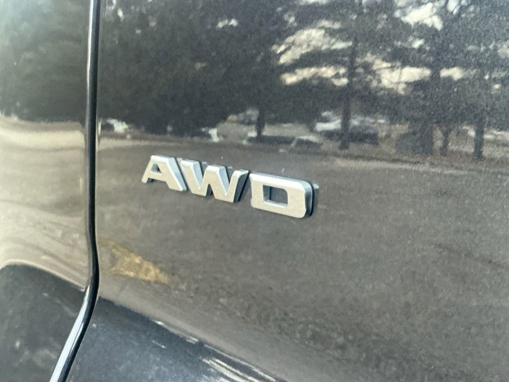 Used 2022 Cadillac XT4 Premium Luxury w/ Enhanced Visibility Package image 16