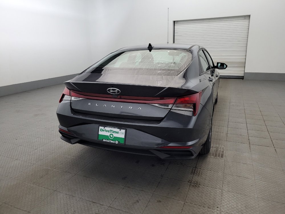 Used 2021 Hyundai Elantra SE FWD image 7