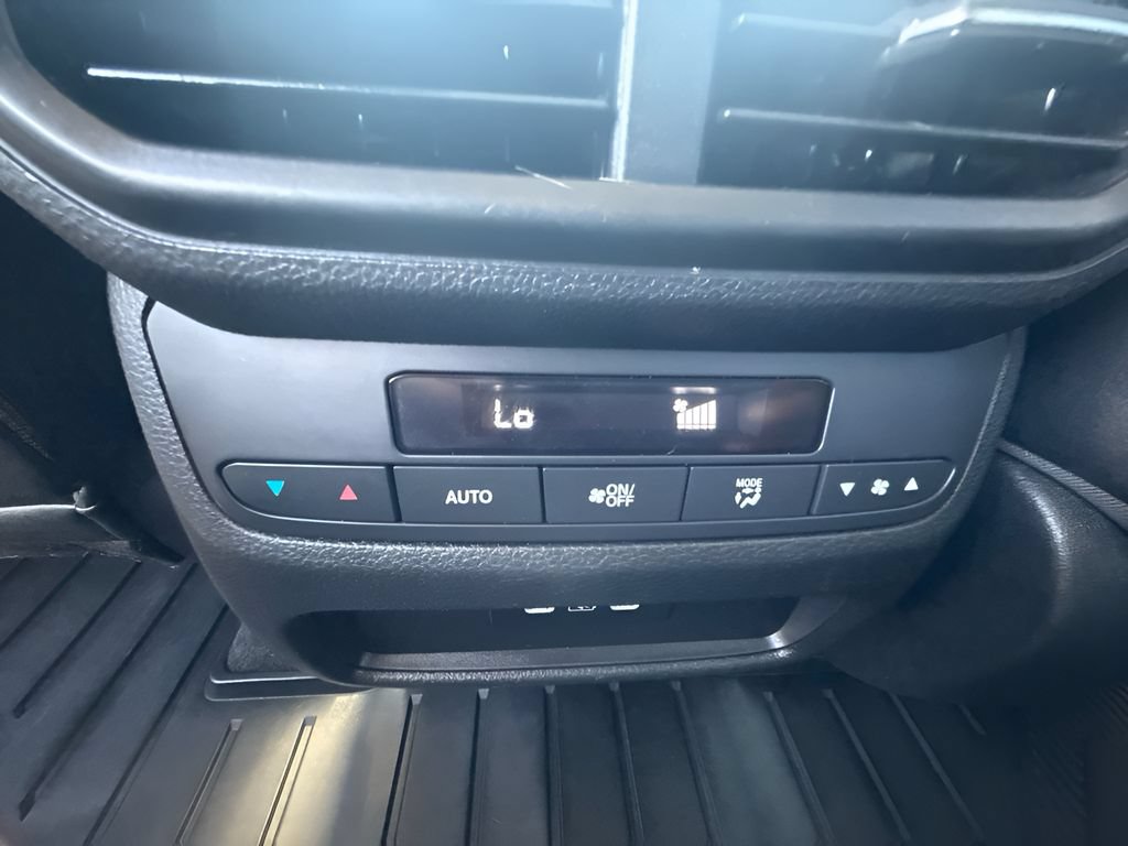 Used 2024 Honda Pilot Touring image 12