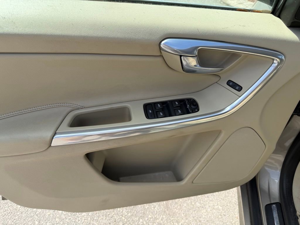 Used 2016 Volvo XC60 T6 w/ Proximity Package image 24