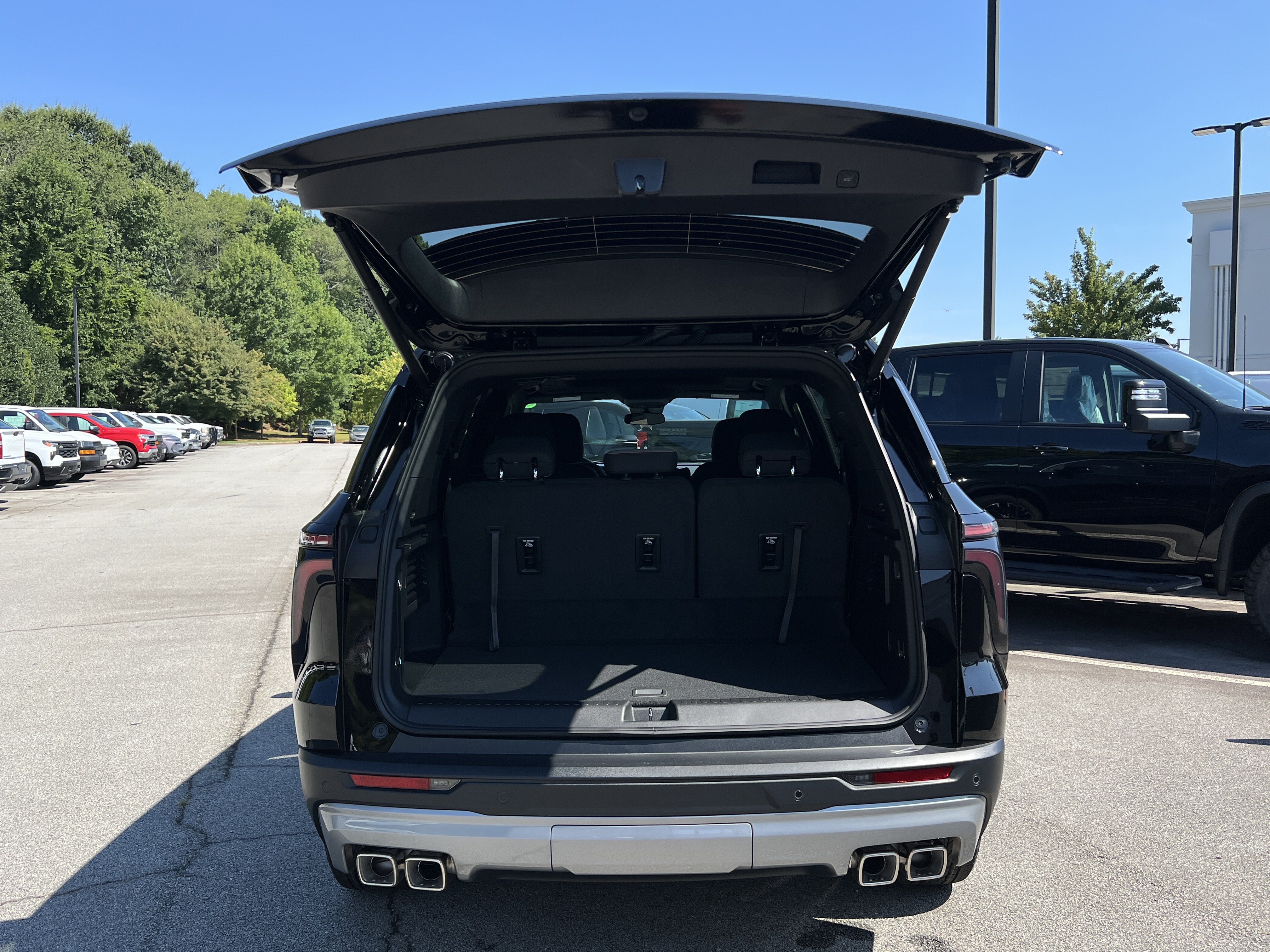 New 2026 Chevrolet Traverse LT w/ Sun and Wheel Package FWD image 11