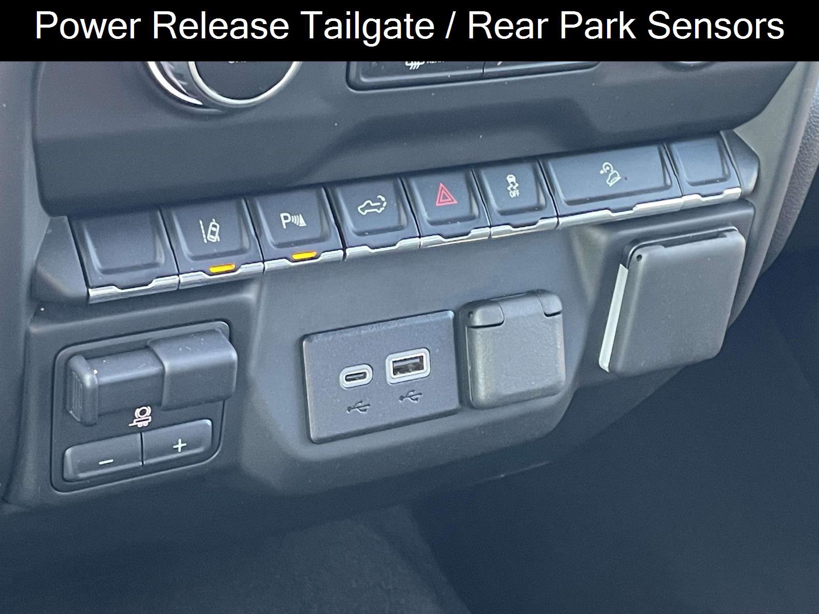 Used 2024 Chevrolet Silverado 2500 Custom w/ Custom Value Package image 5