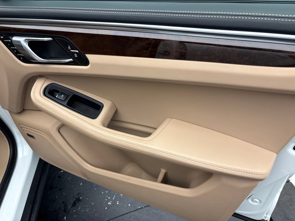 Certified 2023 Porsche Macan S AWD/4WD image 23